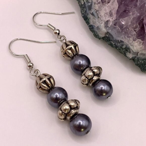 Handmade Hematite & Silver tone Pierced Earrings LR138 - Picture 2 of 4